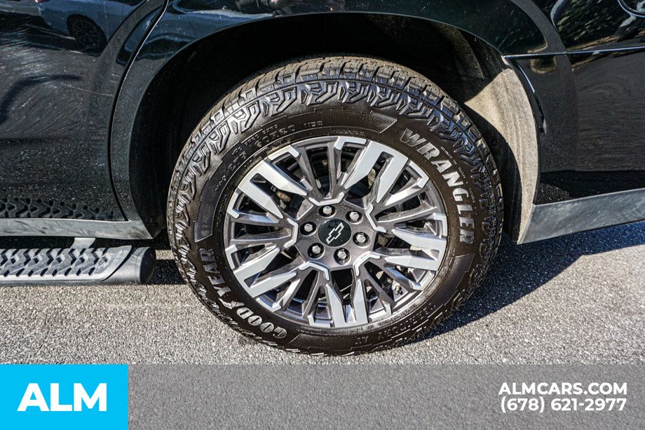 Used 2025 Black Chevrolet Z71 image 17