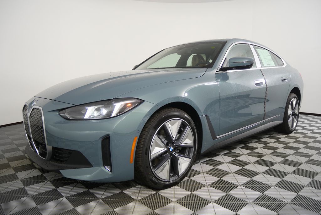 Thumbnail: 2025 BMW i4 - 8