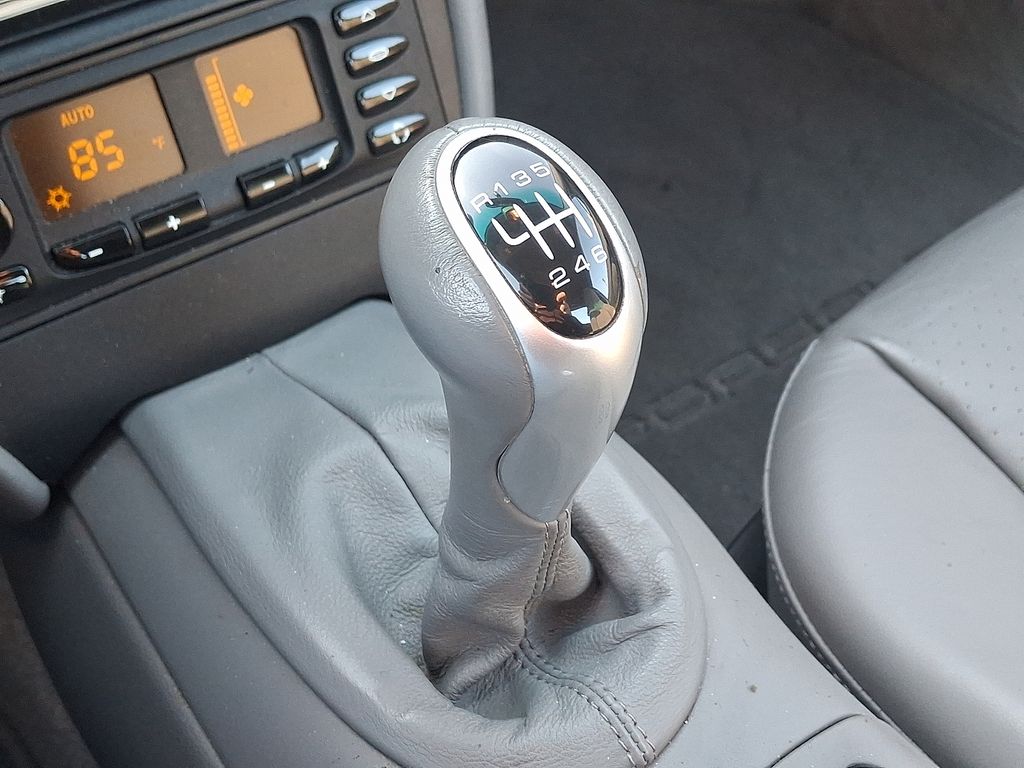 Thumbnail: 2001 Porsche 911 - 15