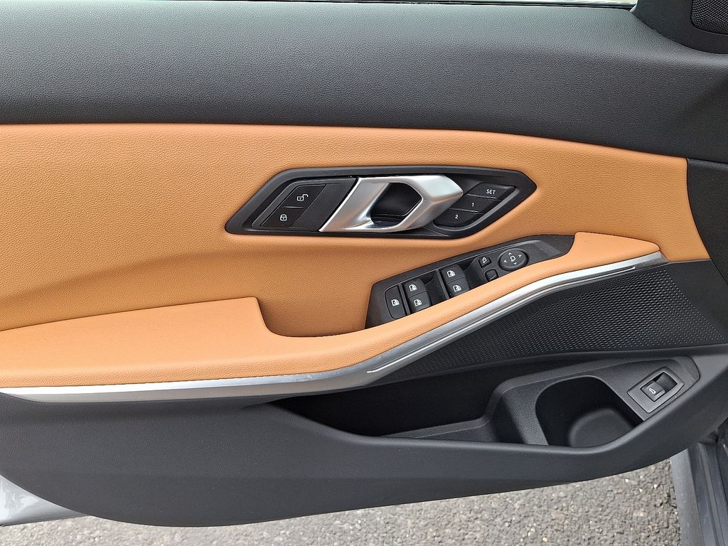 Thumbnail: 2025 BMW 3 Series - 13