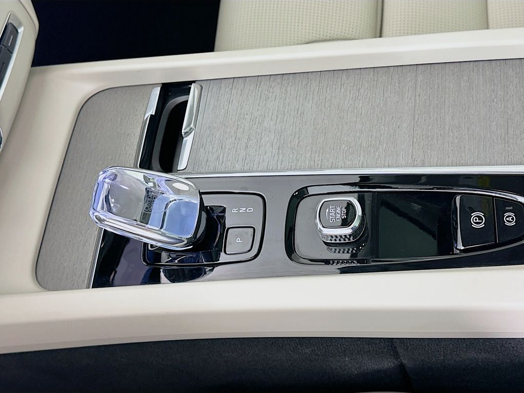 Thumbnail: 2024 Volvo XC60 - 17