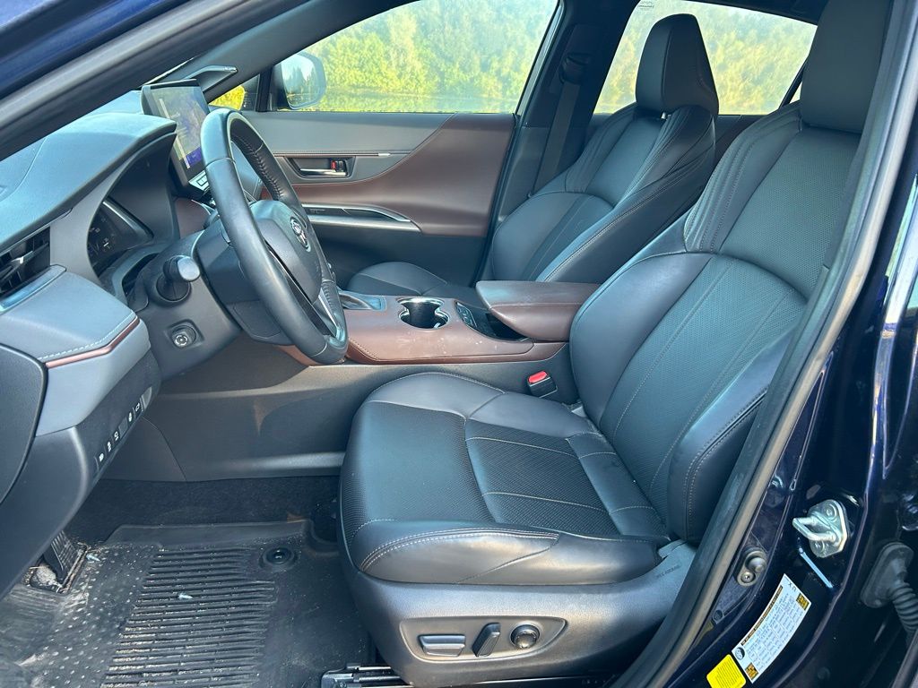 Thumbnail: 2023 Toyota Venza - 14