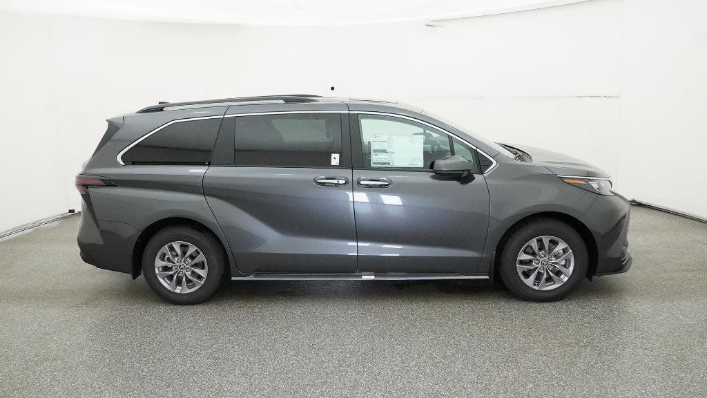 Thumbnail: 2025 Toyota Sienna - 31