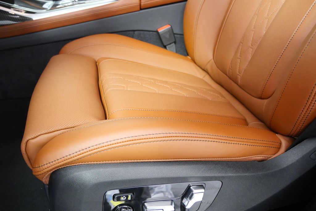 Thumbnail: 2026 BMW X7 - 11