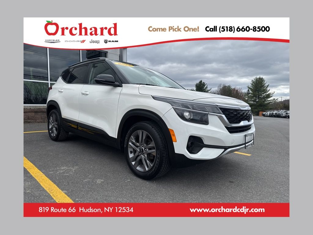 Clear White/Black Roof 2022 Kia Seltos S FWD SUV / Crossover Front-Wheel Drive Continuously Variable Transmission
