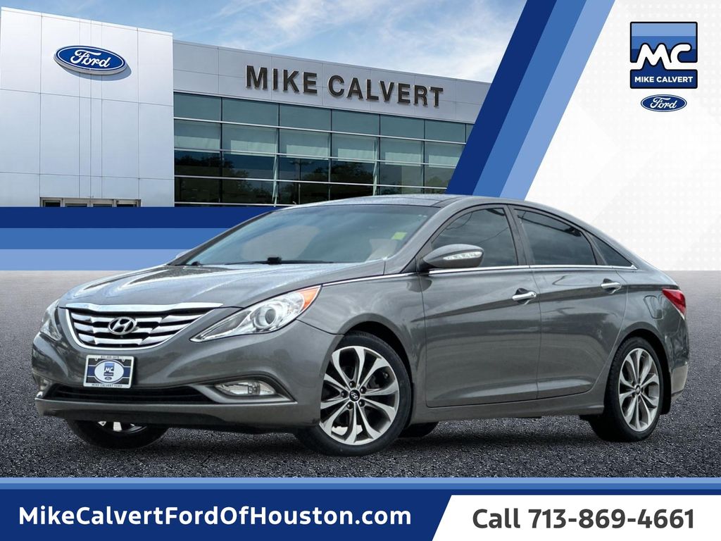 Harbor Gray Metallic 2013 Hyundai Sonata Sedan Front-Wheel Drive 6-Speed Automatic