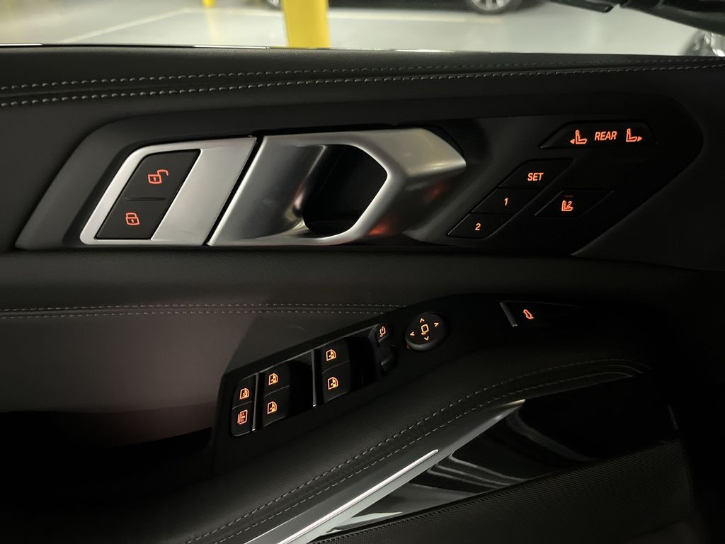 Thumbnail: 2026 BMW X7 - 13