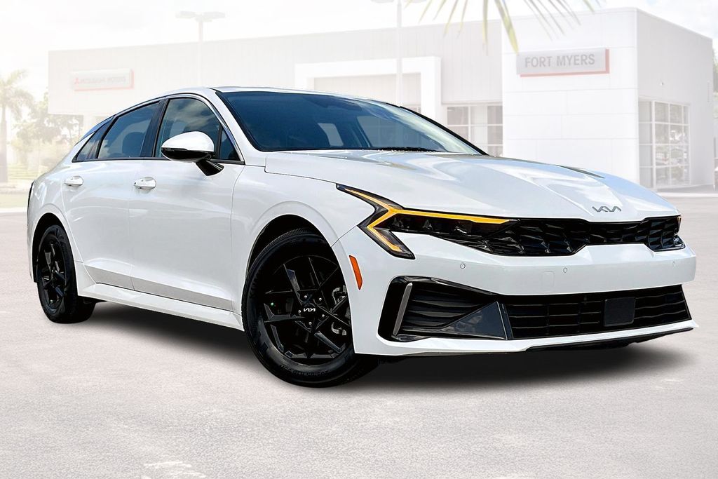 Snow White Pearl 2025 Kia K5 LXS FWD Sedan Front-Wheel Drive 8-Speed Automatic