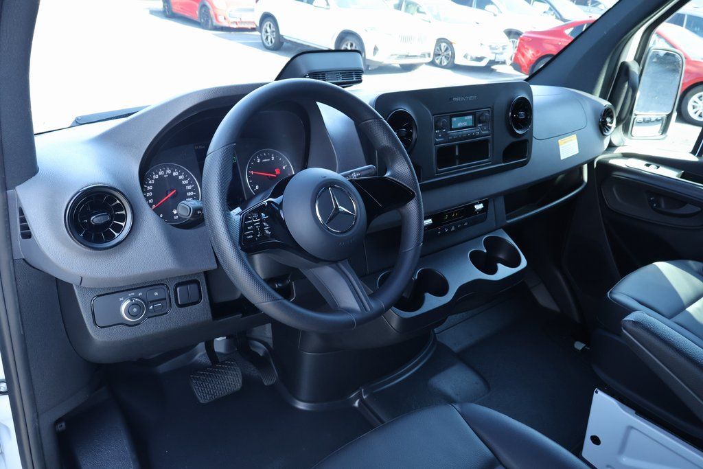 Thumbnail: 2025 Mercedes-Benz Sprinter - 7