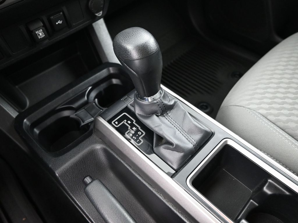2022 Toyota Tacoma SR5 V6