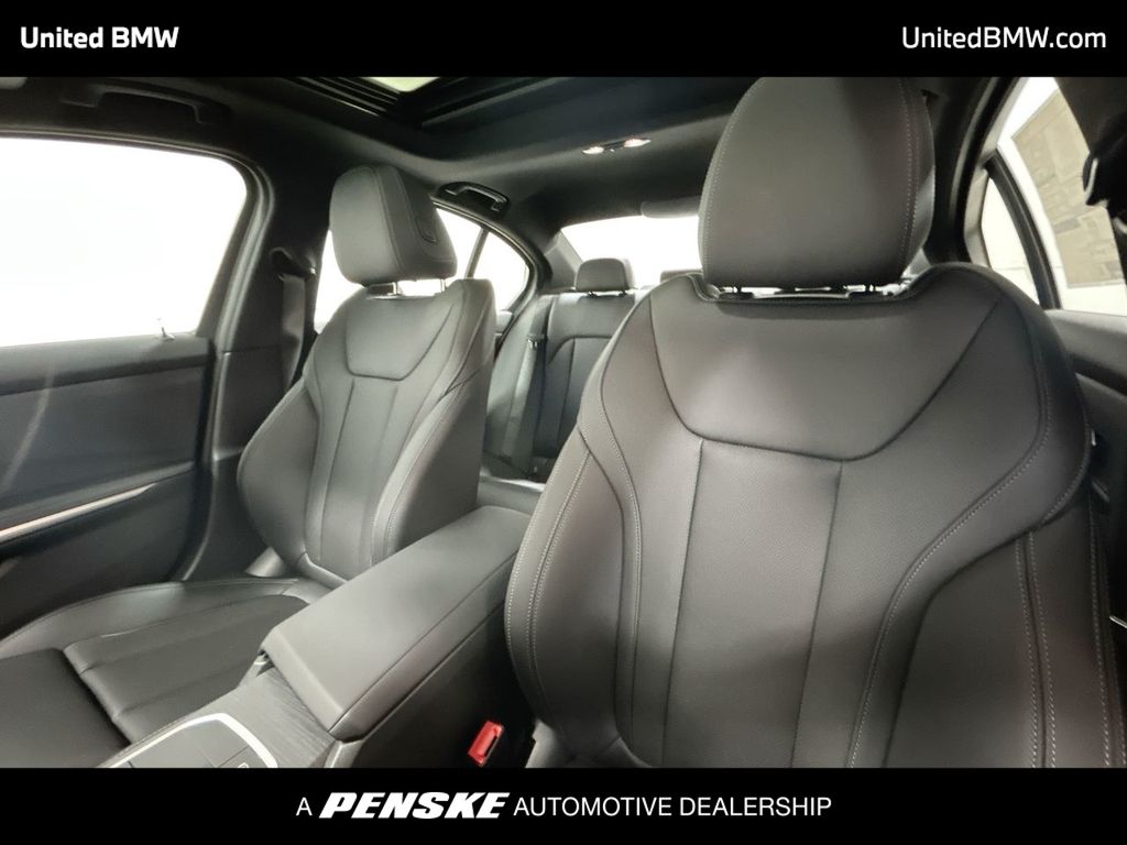 Thumbnail: 2025 BMW 3 Series - 13