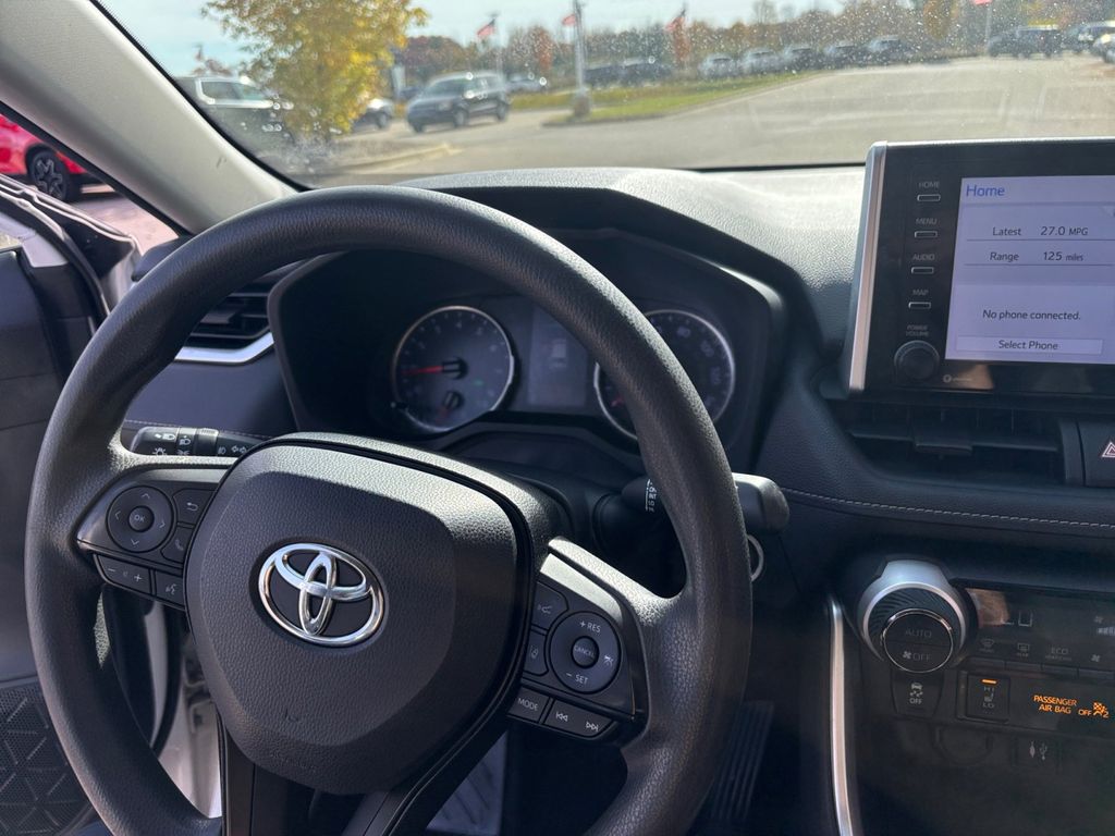 2019 Toyota RAV4 XLE 19