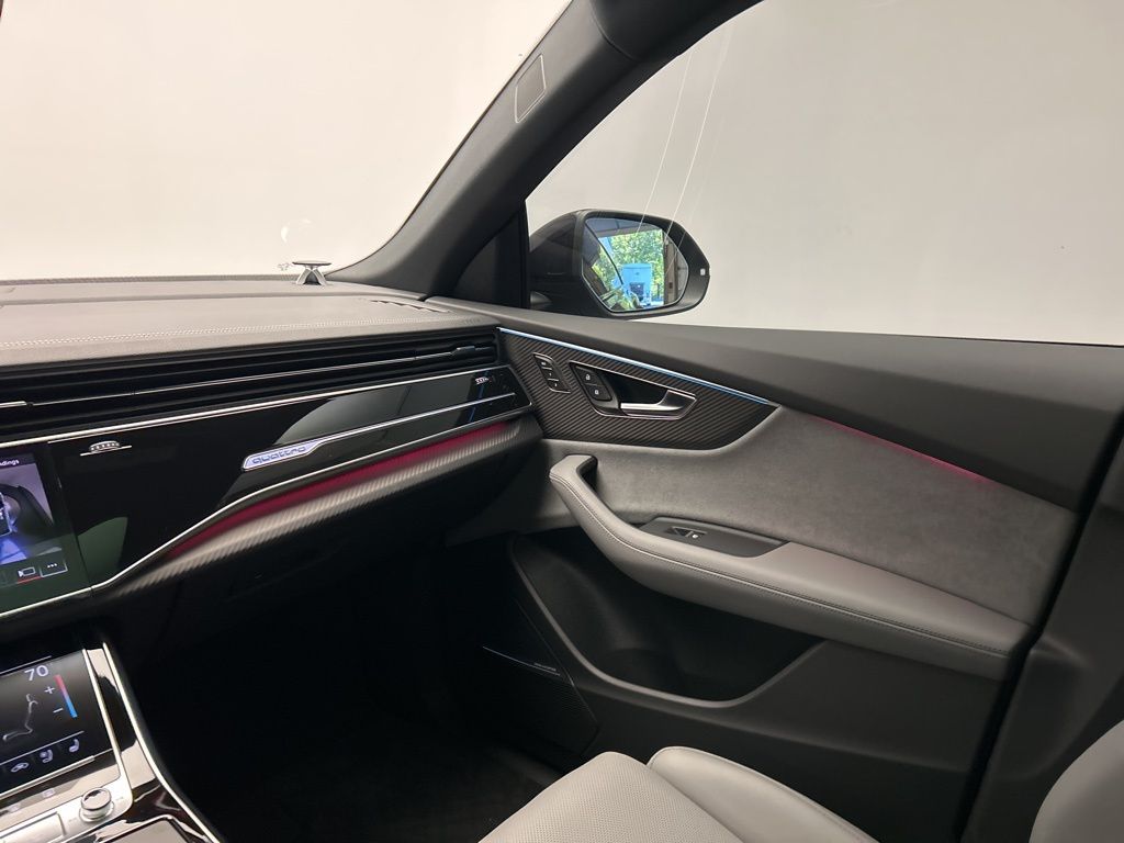 Thumbnail: 2025 Audi SQ8 - 26