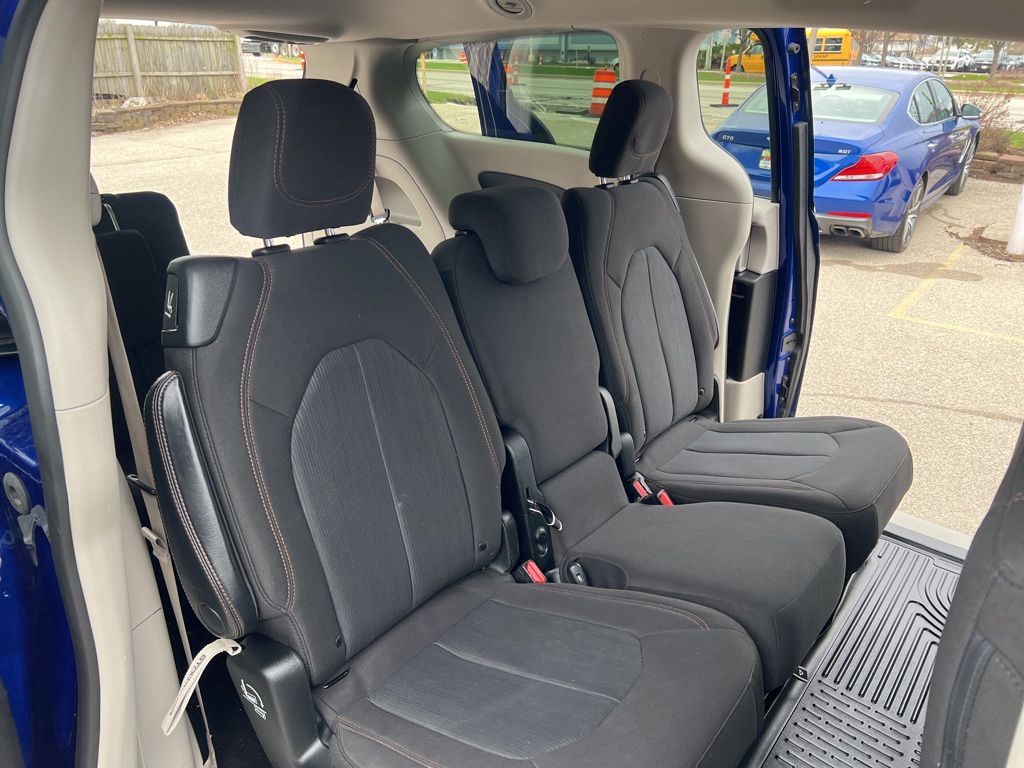 2020 Chrysler Pacifica Touring photo