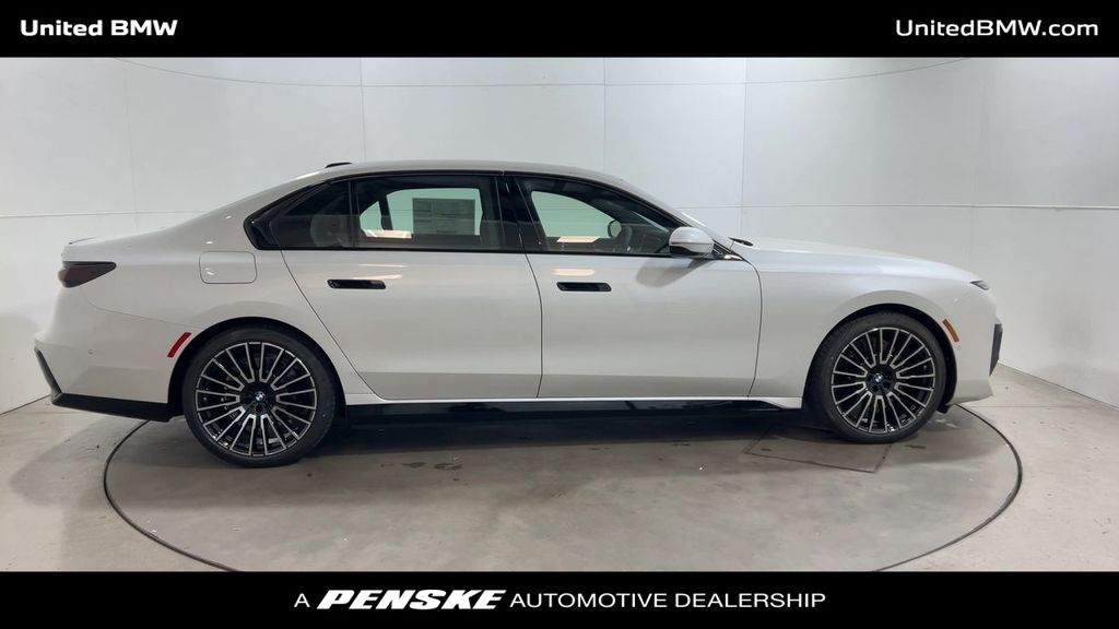 Thumbnail: 2025 BMW 7 Series - 9