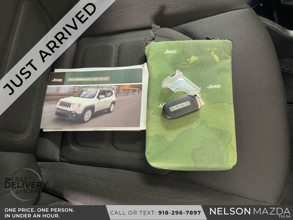 Used 2019 Blue Jeep Latitude image 47