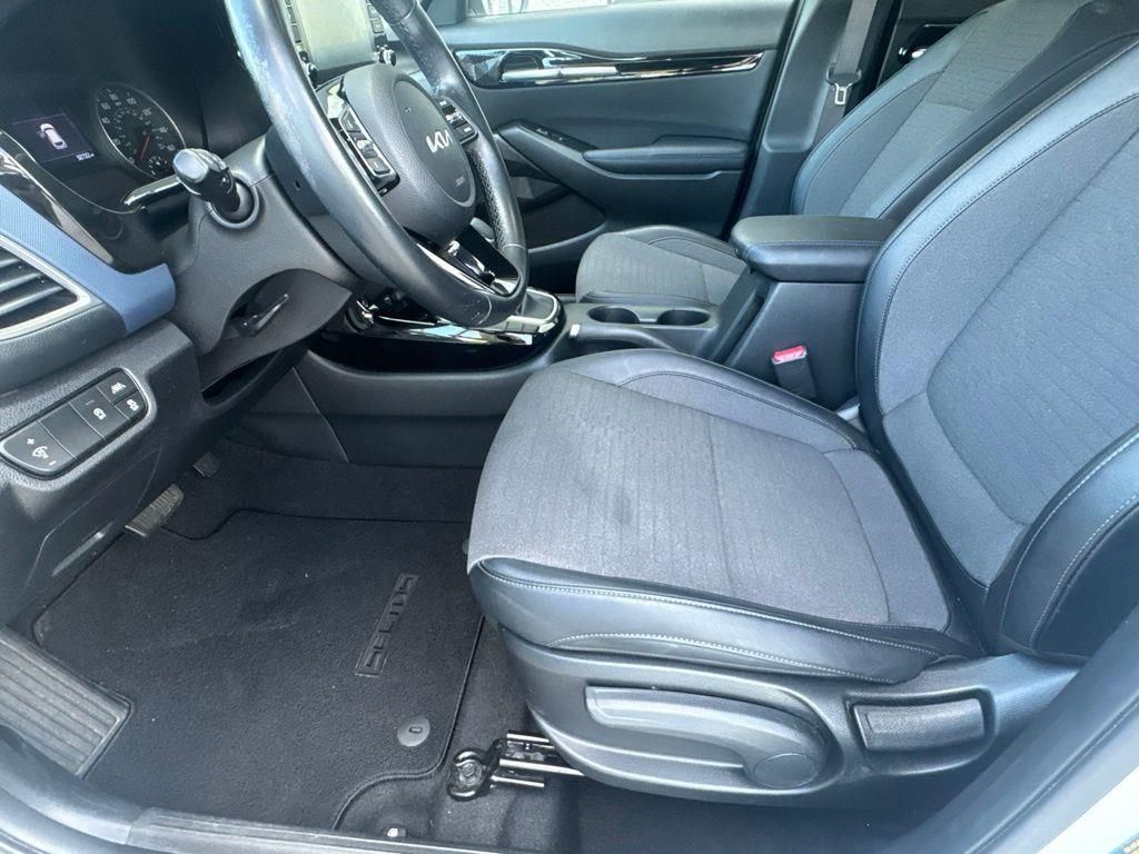 Used 2023 White Kia S image 12