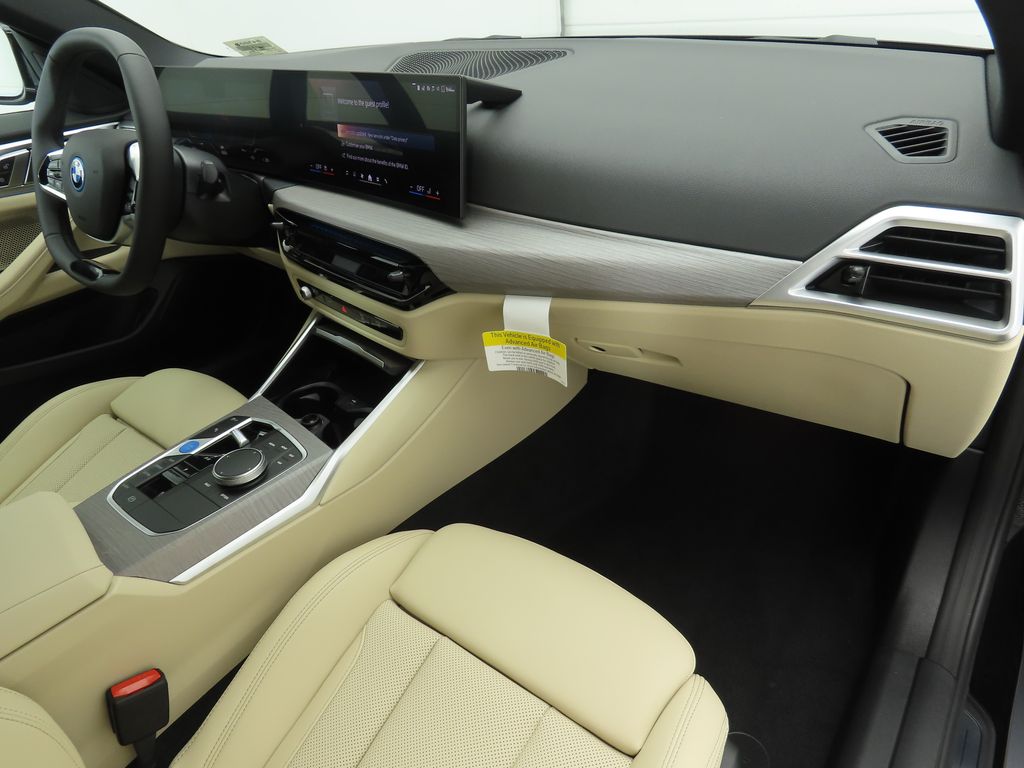 Thumbnail: 2025 BMW i4 - 17