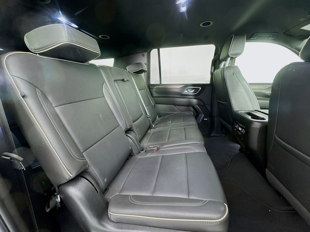2024 Chevrolet Suburban Premier photo