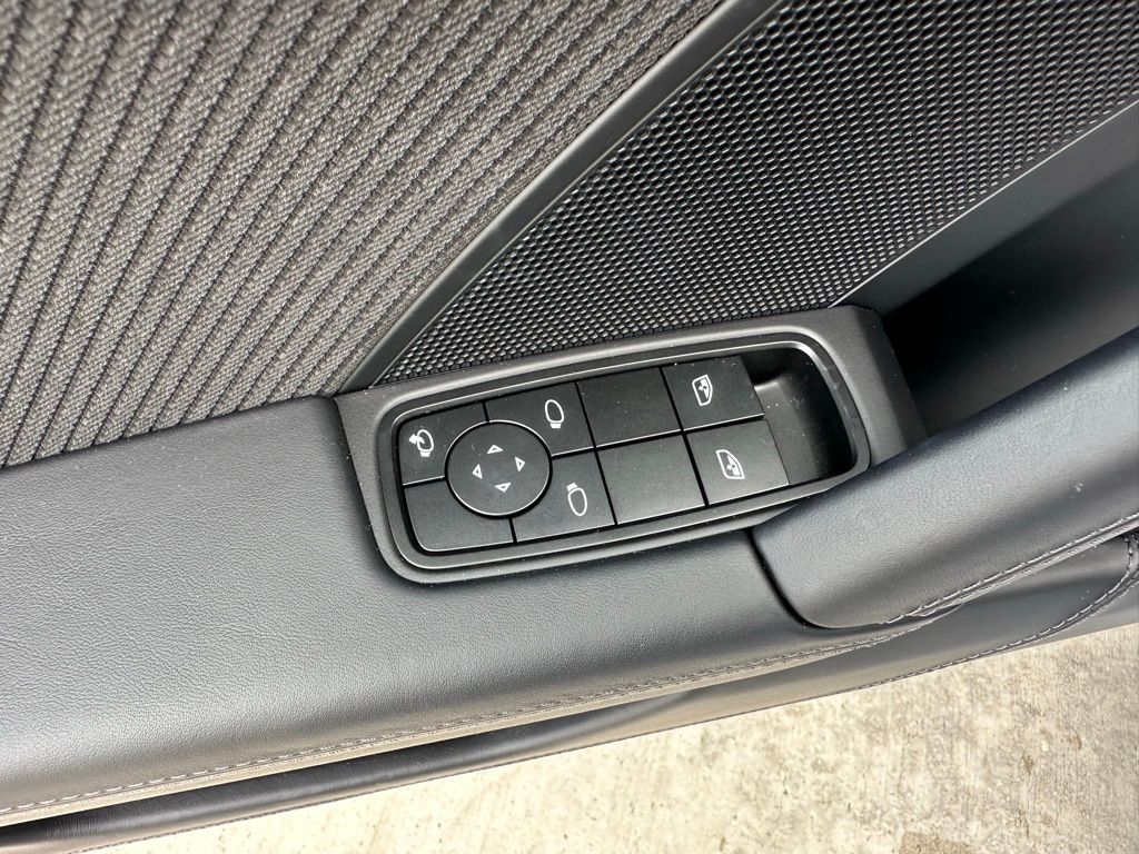 Thumbnail: 2025 Porsche 911 - 22