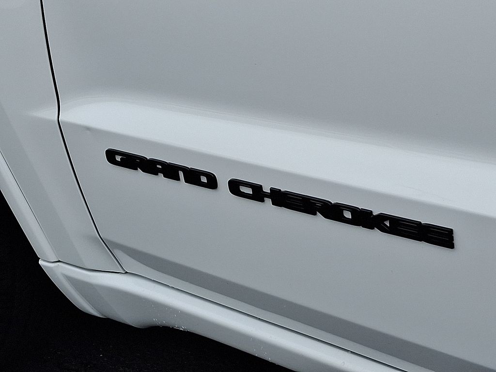 Thumbnail: 2018 Jeep Grand Cherokee - 31