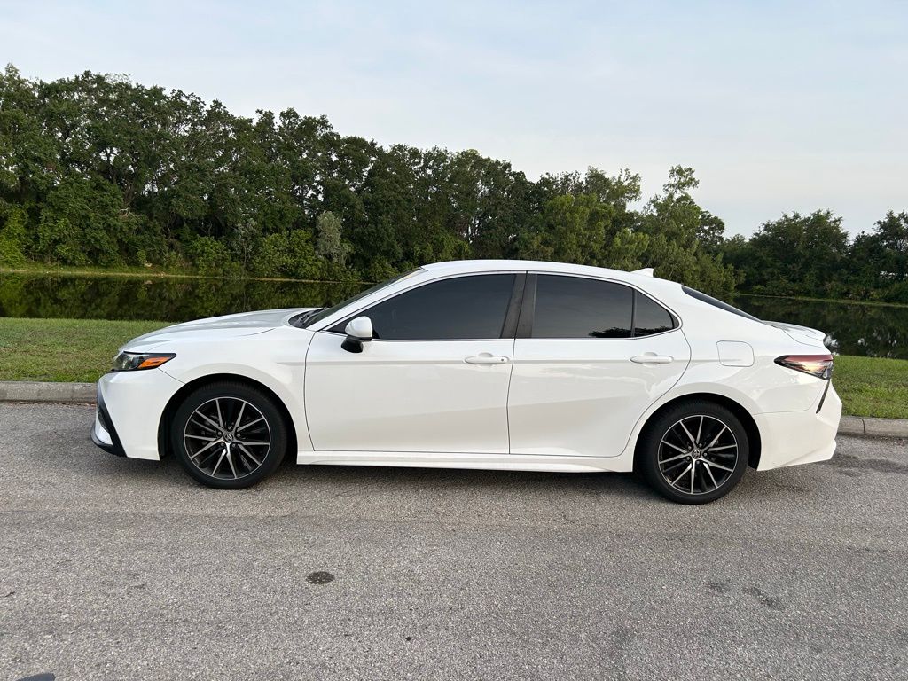 2021 Toyota Camry SE 2