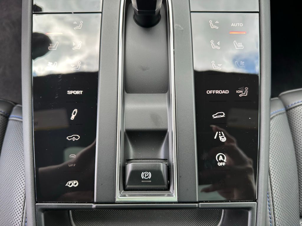 Thumbnail: 2025 Porsche Macan - 29