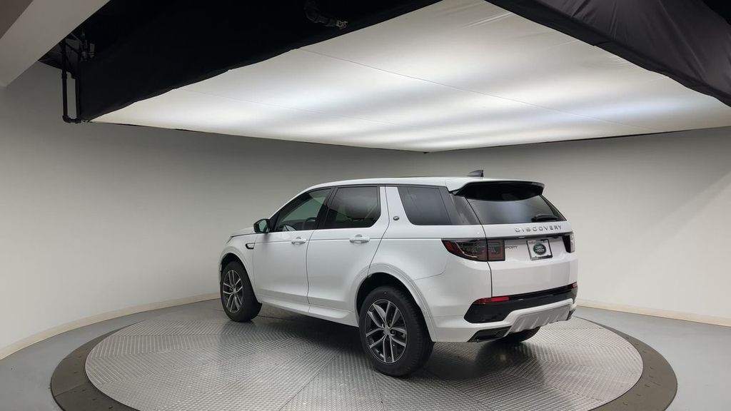 Thumbnail: 2024 Land Rover Discovery Sport - 7