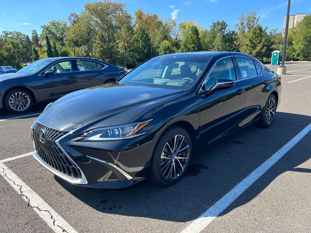 2025 Lexus ES 350 photo 4