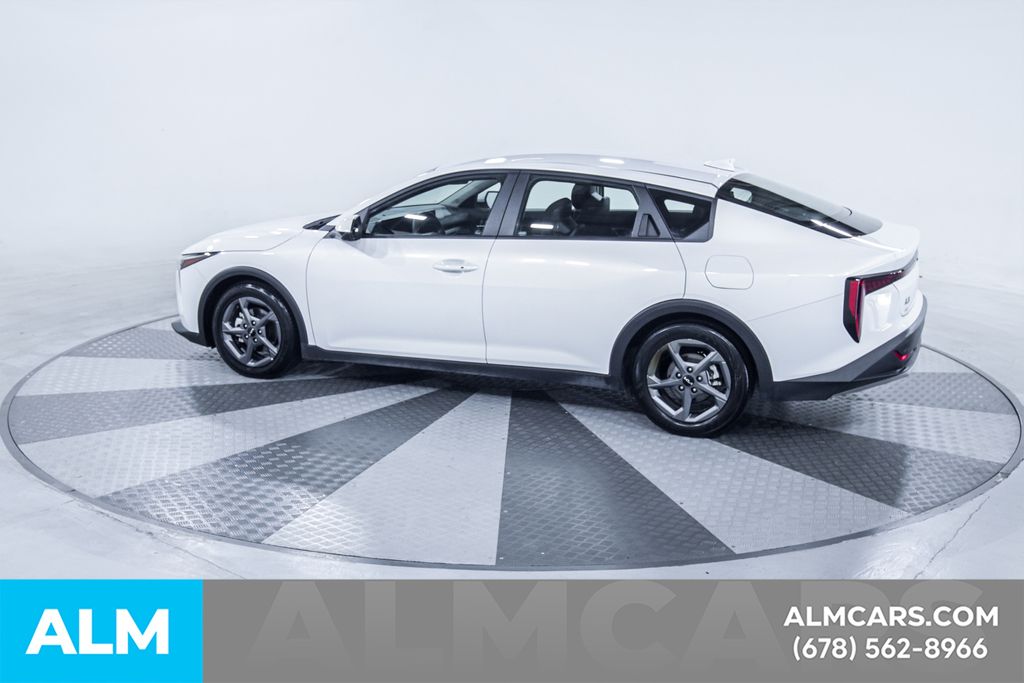 Used 2025 White Kia LXS image 5