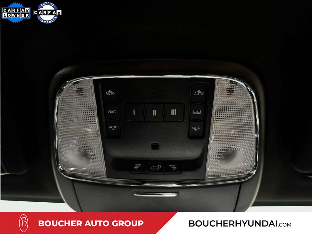 Used 2018 Diamond Black Crystal Pearlcoat Jeep Overland image 22