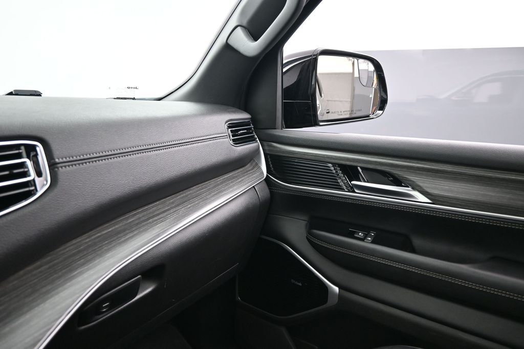 2023 Jeep Wagoneer L Series III 4x4