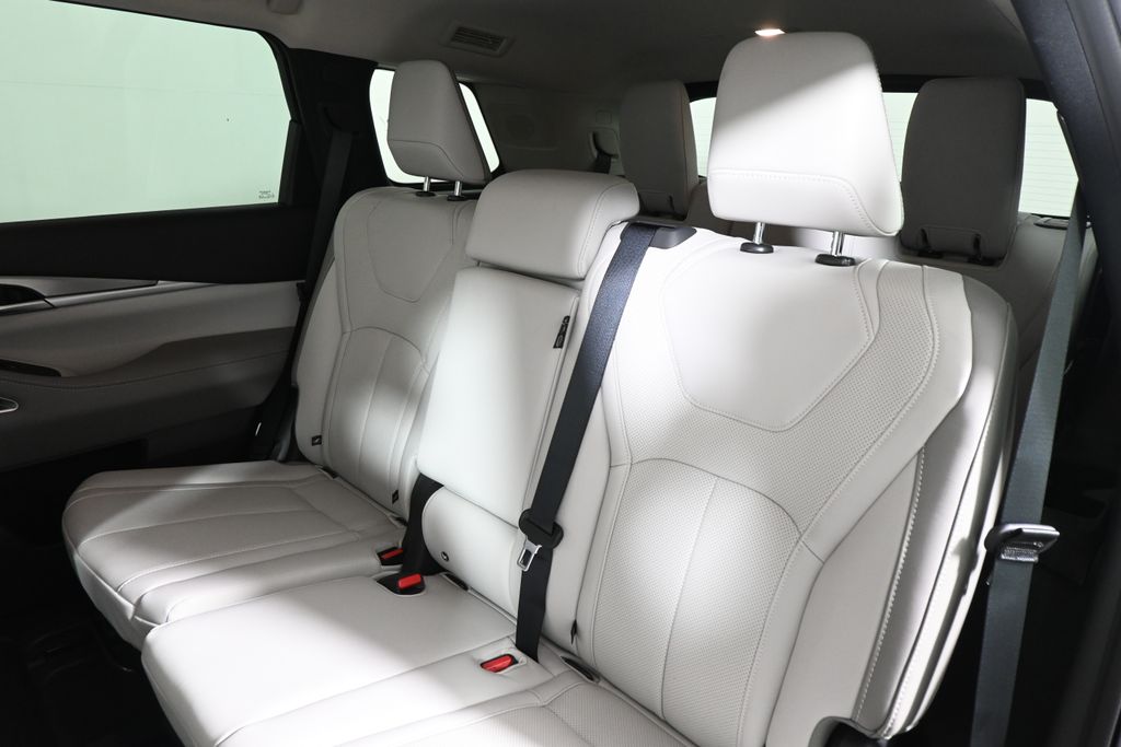 Thumbnail: 2027 INFINITI QX60 - 4