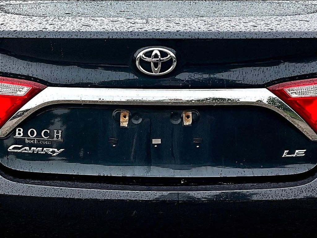 2017 Toyota Camry — photo 10