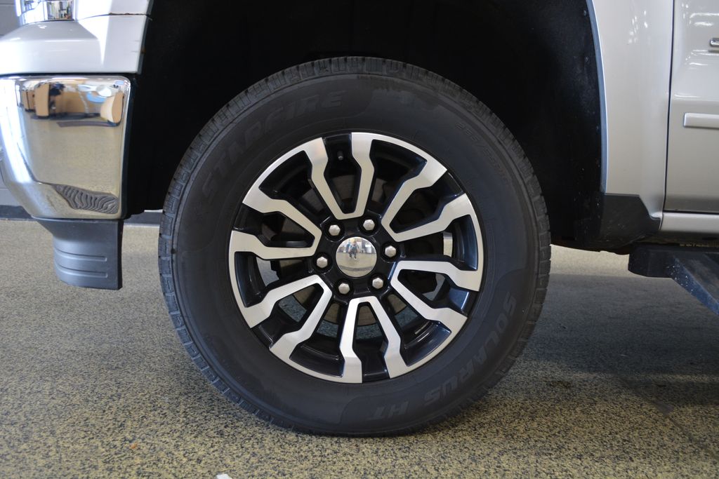 Used 2015 Silver Ice Metallic Chevrolet LT image 11