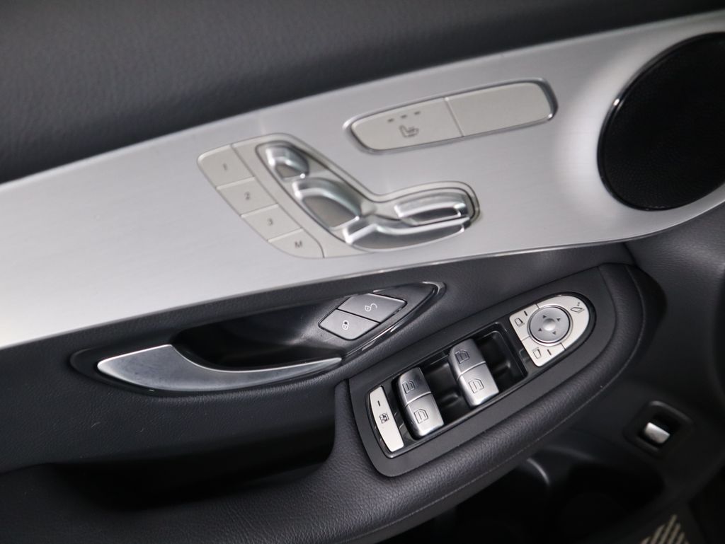 2022 Mercedes-Benz GLC 300 23