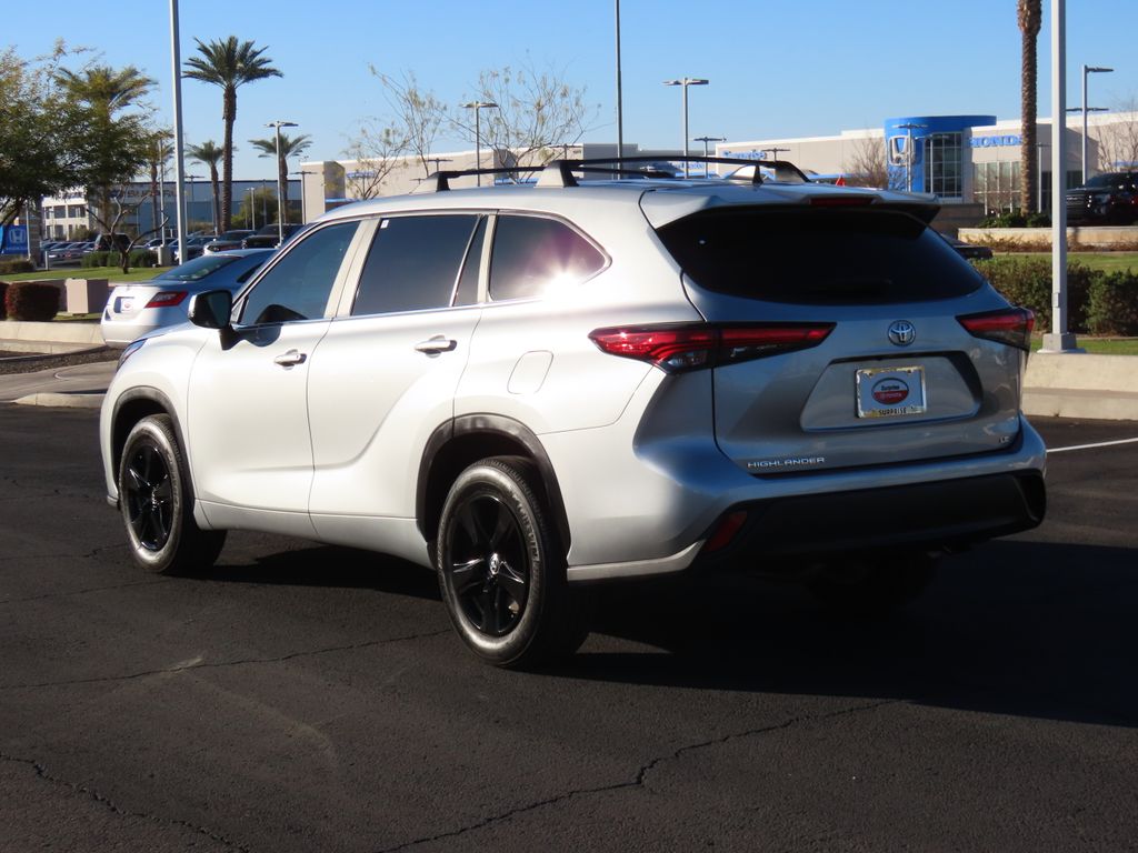 2023 Toyota Highlander LE 7