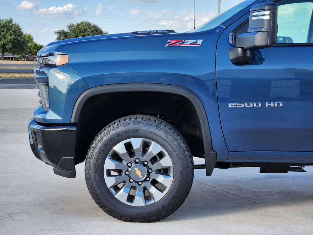 2025 Chevrolet Silverado 2500HD Custom 6