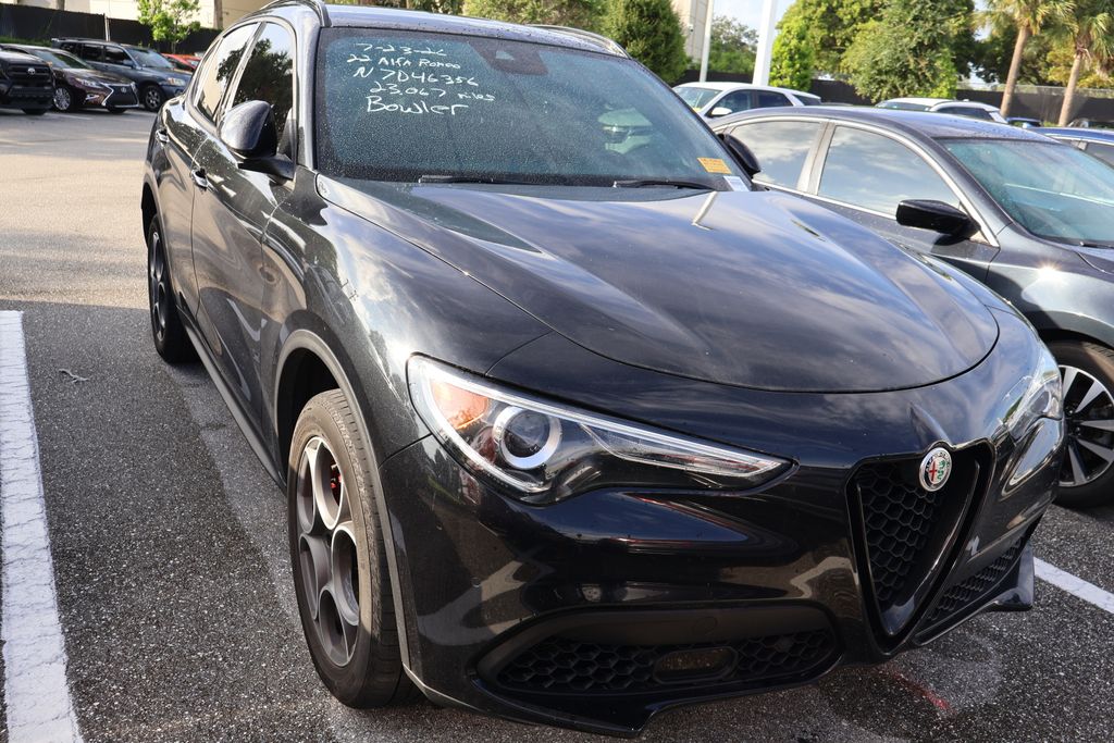 Thumbnail: 2022 Alfa Romeo Stelvio - 6