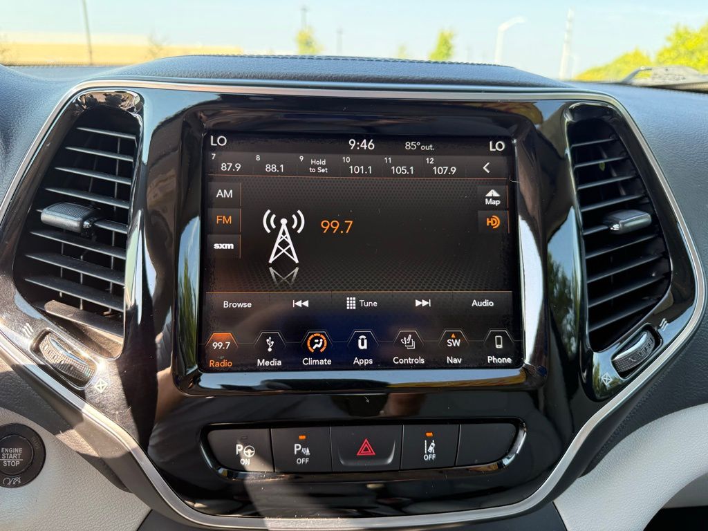 Thumbnail: 2019 Jeep Cherokee - 17