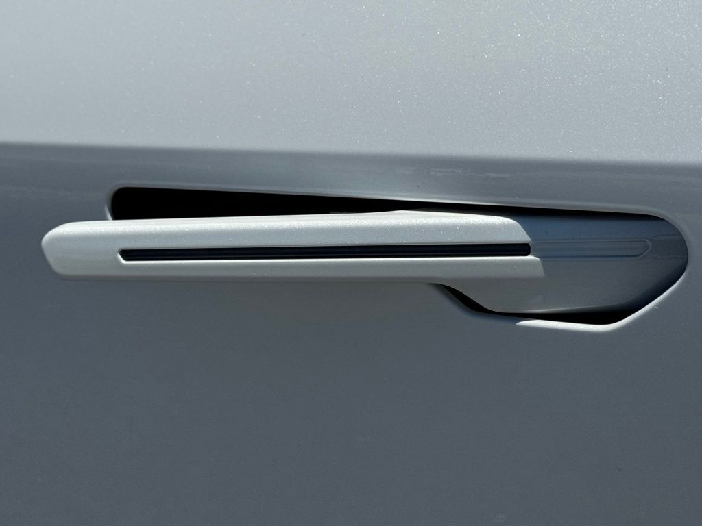 2024 Cadillac LYRIQ Sport Crystal White - Jim Hudson Acura - Image 14