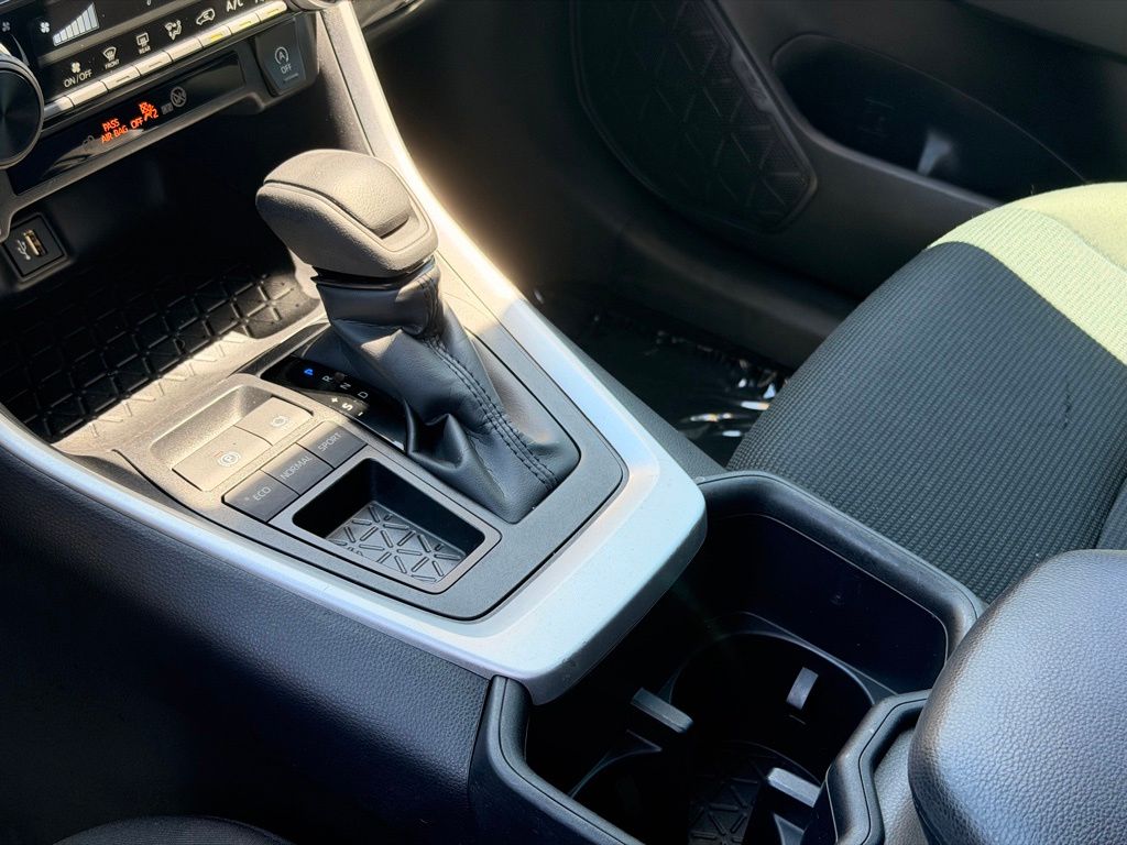 2025 Toyota RAV4 LE Silver Sky Metallic - Jim Hudson Acura - Image 21