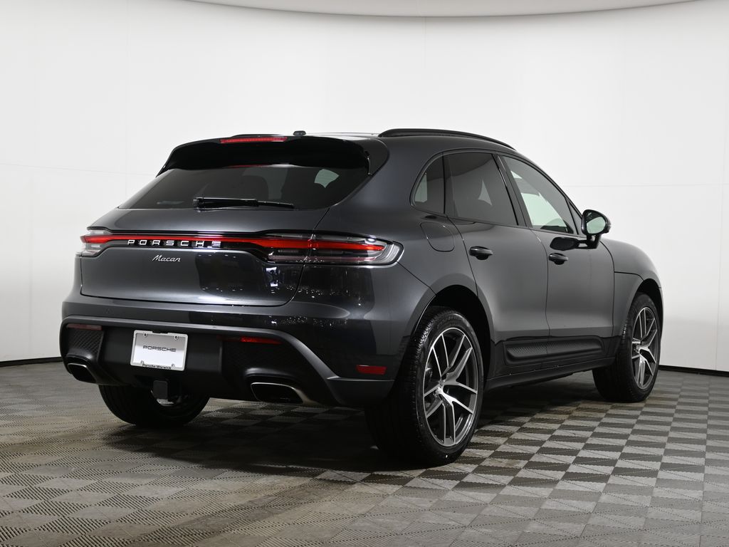 Thumbnail: 2026 Porsche Macan - 7