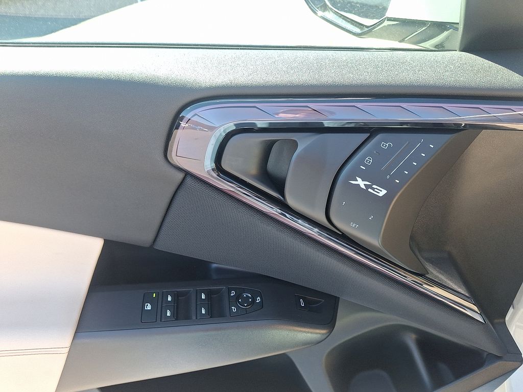 Thumbnail: 2025 BMW X3 - 12