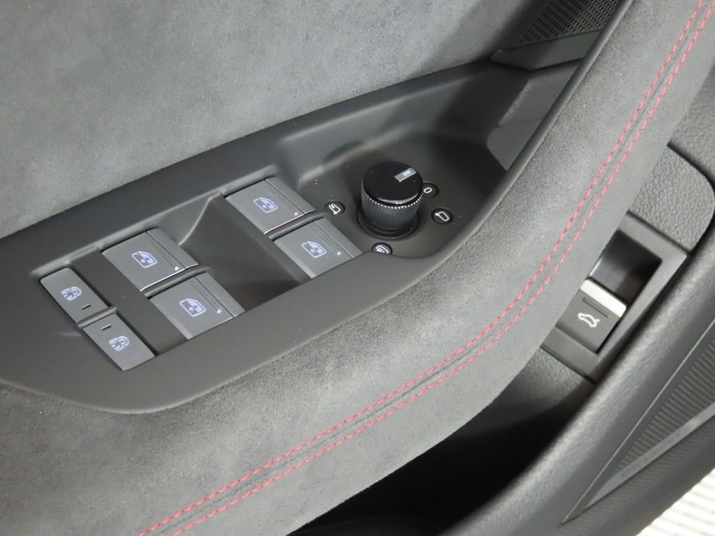 Thumbnail: 2026 Audi RS 6 - 29