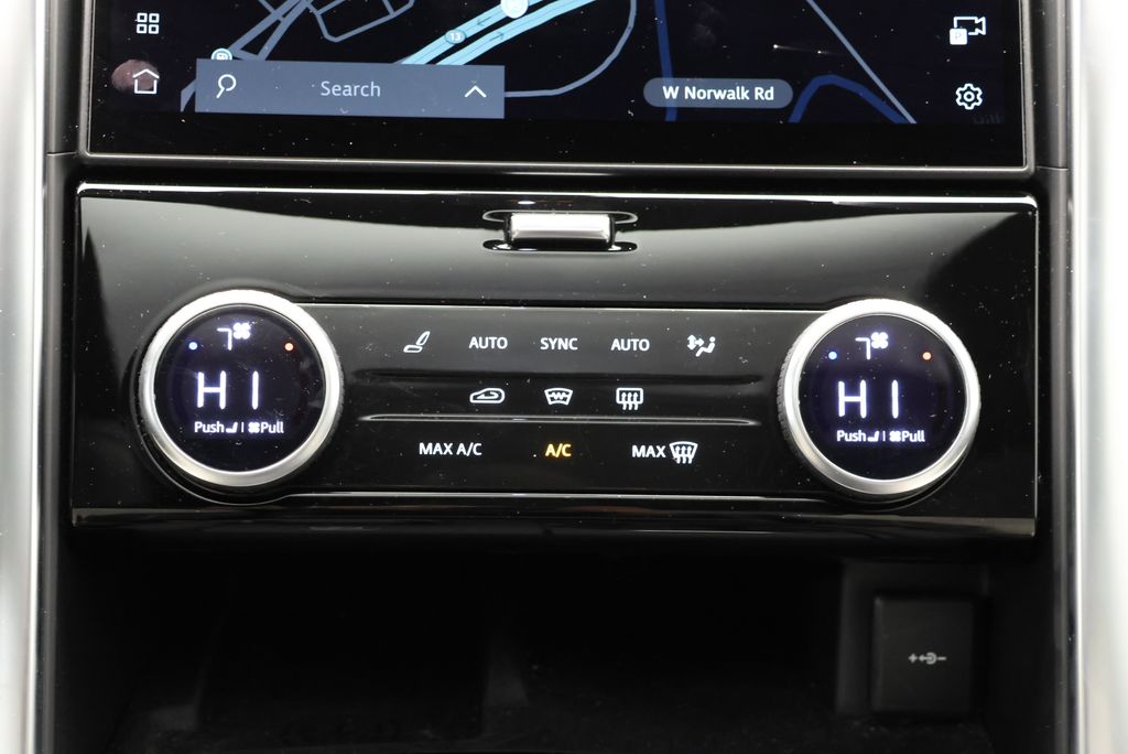 Thumbnail: 2023 Land Rover Discovery - 24