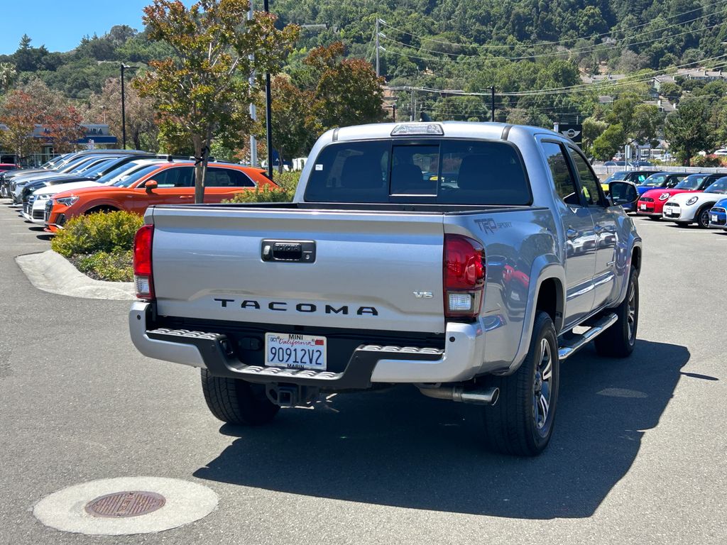 Thumbnail: 2019 Toyota Tacoma - 5