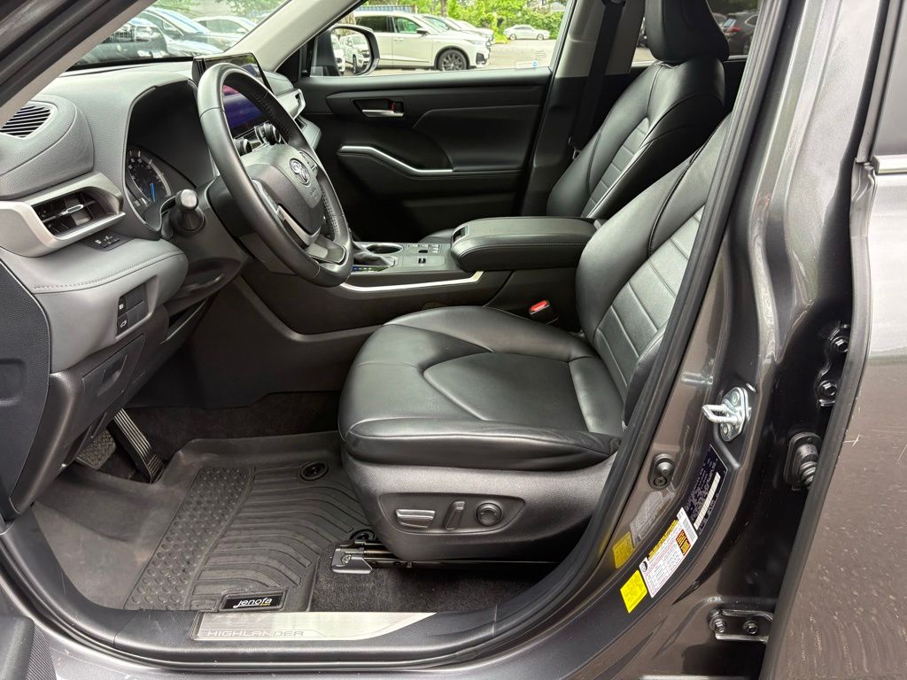 2024 Toyota Highlander Hybrid XLE