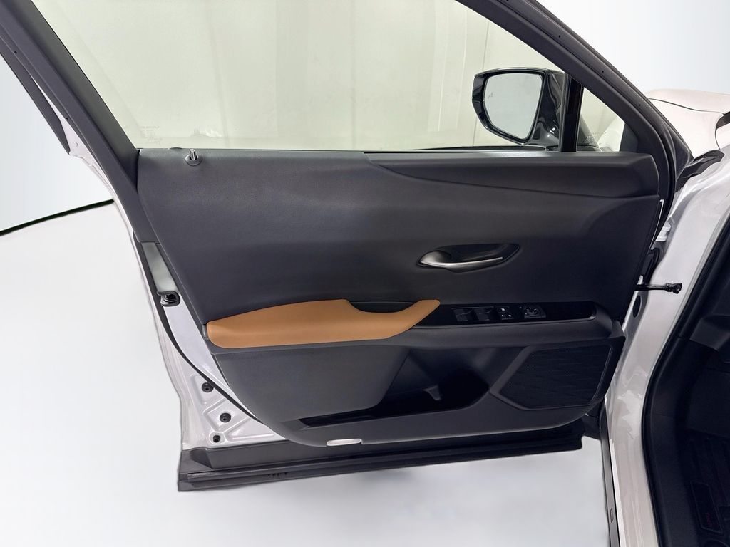Thumbnail: 2022 Lexus UX - 24