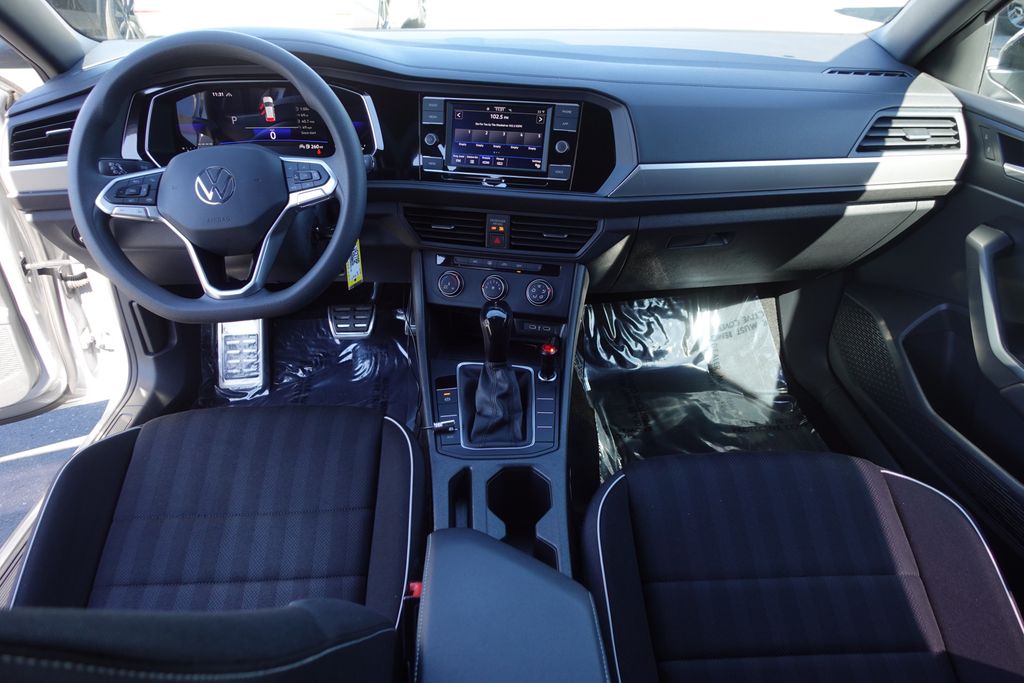 Used 2023 Silver Volkswagen 1.5T Sport image 25